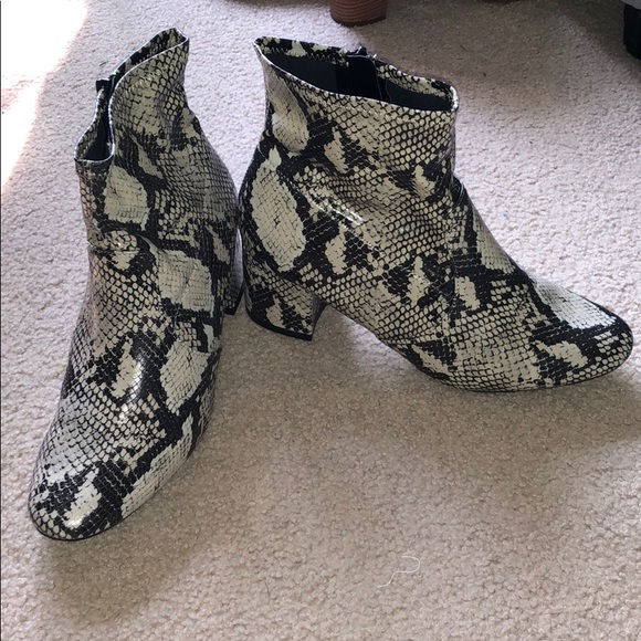 Snake Skin Sock Booties new w/p tags sz 11 - Picture 8 of 10